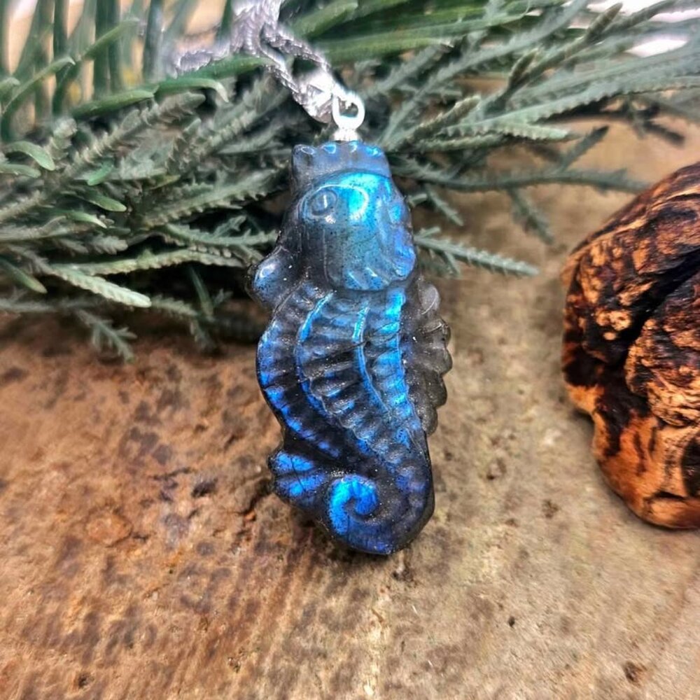 Nature Labradorite Carved Flashy Sea Horse Pendant Necklace